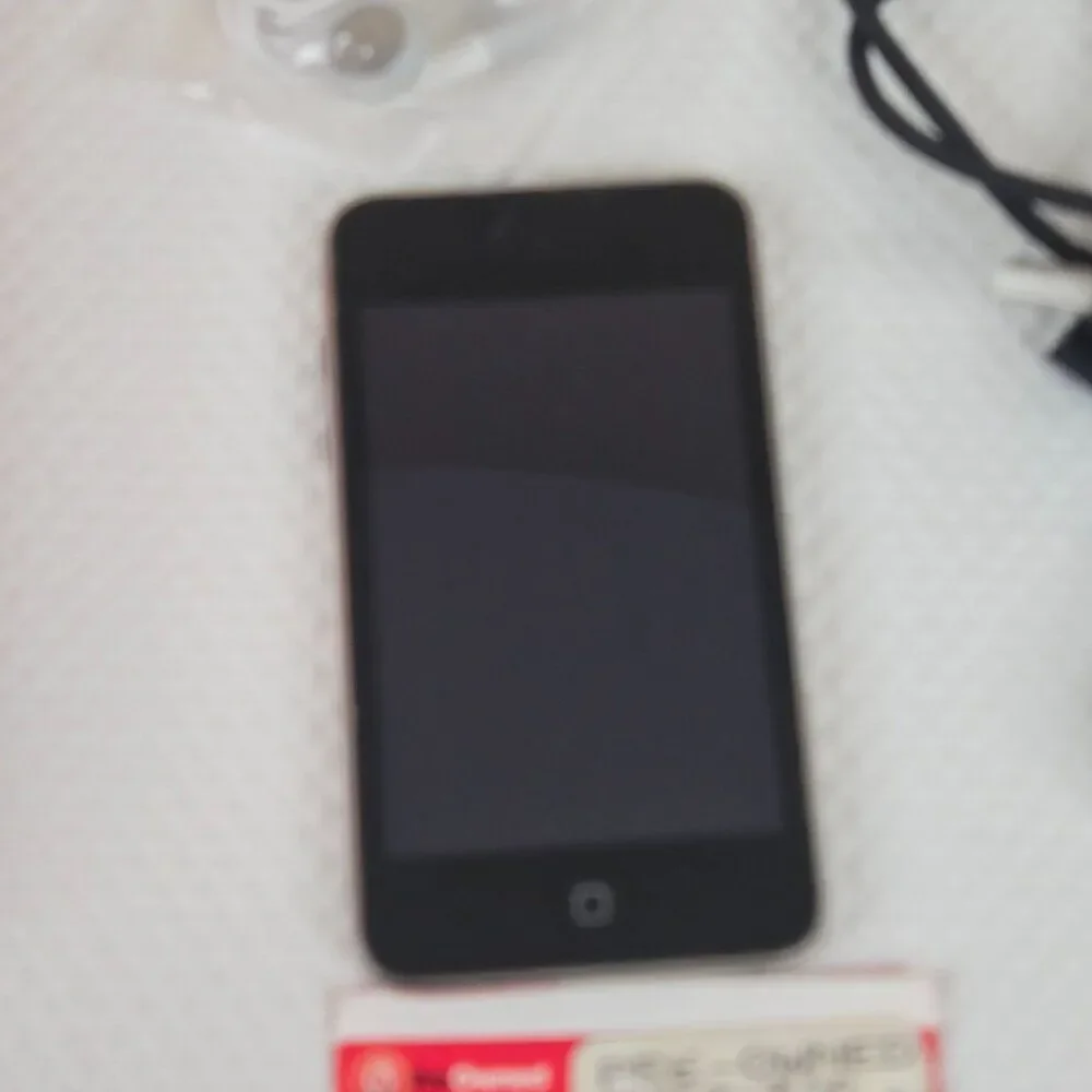 Apple iPod Touch 2nd Gen 8GB Media Player Earbuds Sync Cable Adapter Silver